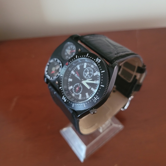 New black face Oulm watch with thermometer and compass - Picture 2 of 3